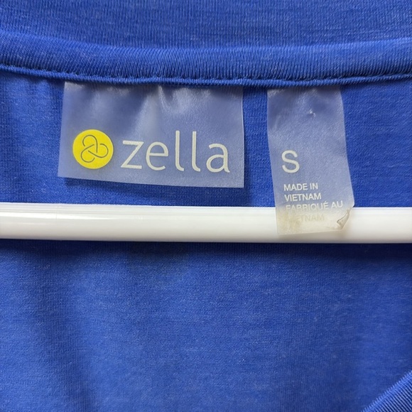Zella v neck dri fit tee. Size small. New with tags. Med blue. 18 ins pit/pit - Picture 2 of 6